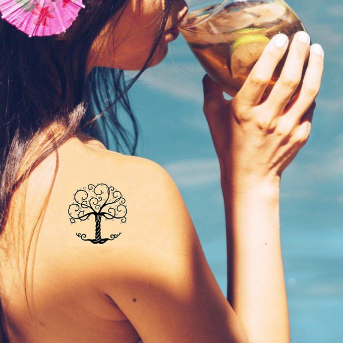 Petit tatouage Arbre de vie d'écume